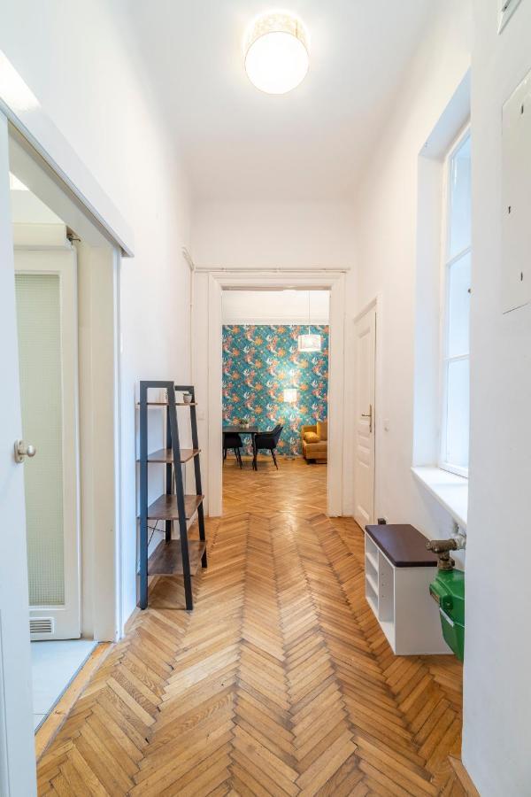 Josef'S Home I Urban Classic Apartment I 01 Wina Bagian luar foto