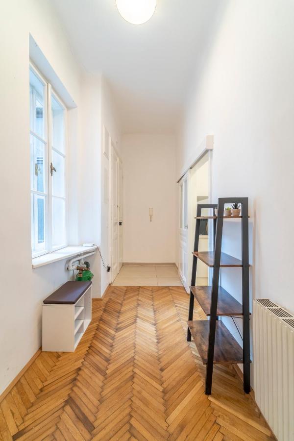Josef'S Home I Urban Classic Apartment I 01 Wina Bagian luar foto